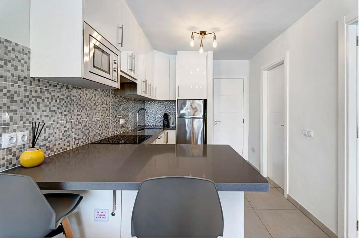 Apartamento De Lujo En Torre Del Sol, Playa De Las Americas 阿罗纳 外观 照片