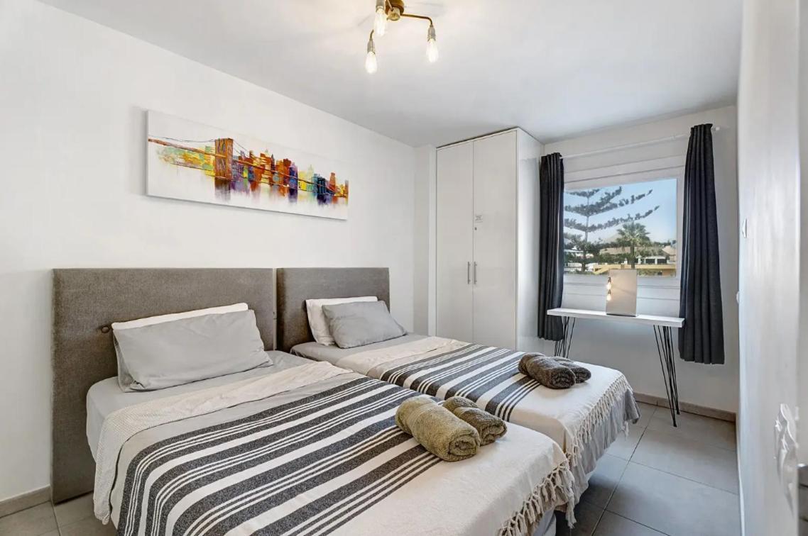 Apartamento De Lujo En Torre Del Sol, Playa De Las Americas 阿罗纳 外观 照片